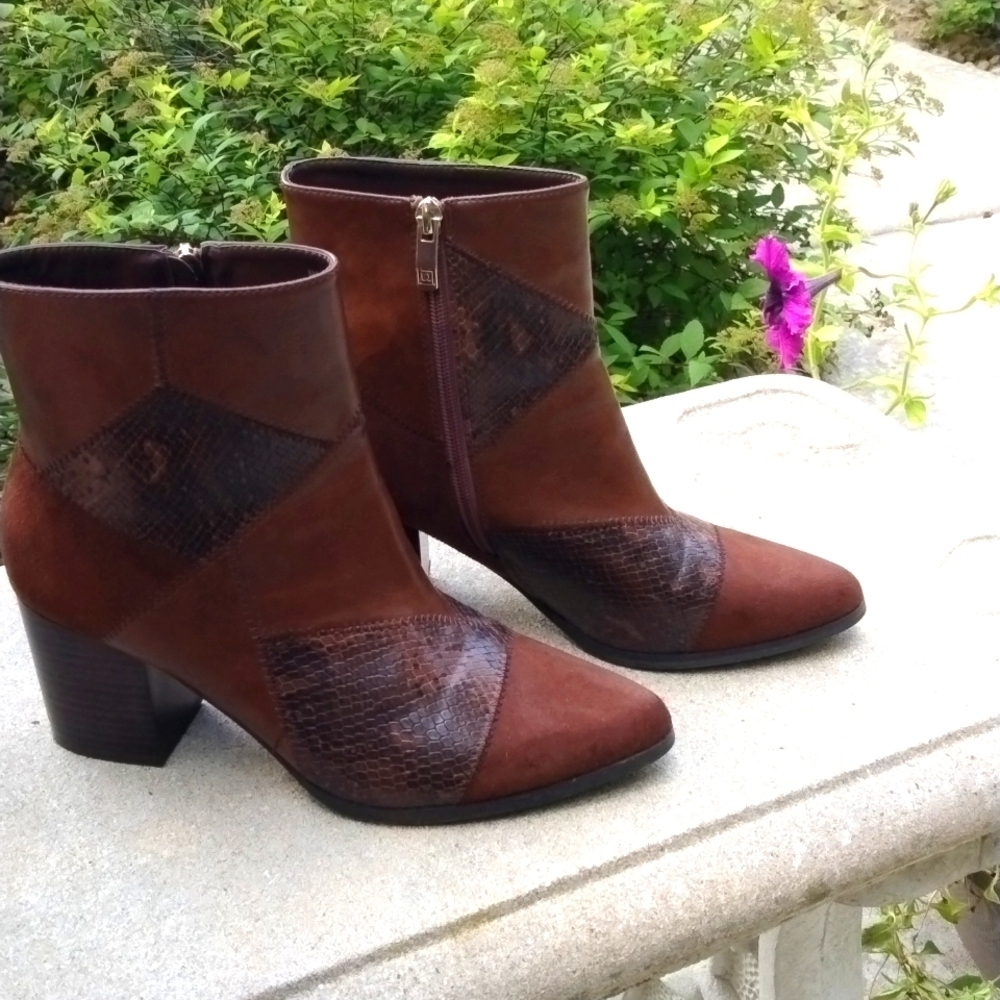 Liz Claiborne Cambridge Block Heel Boots Sz 8, Cognac/Brown